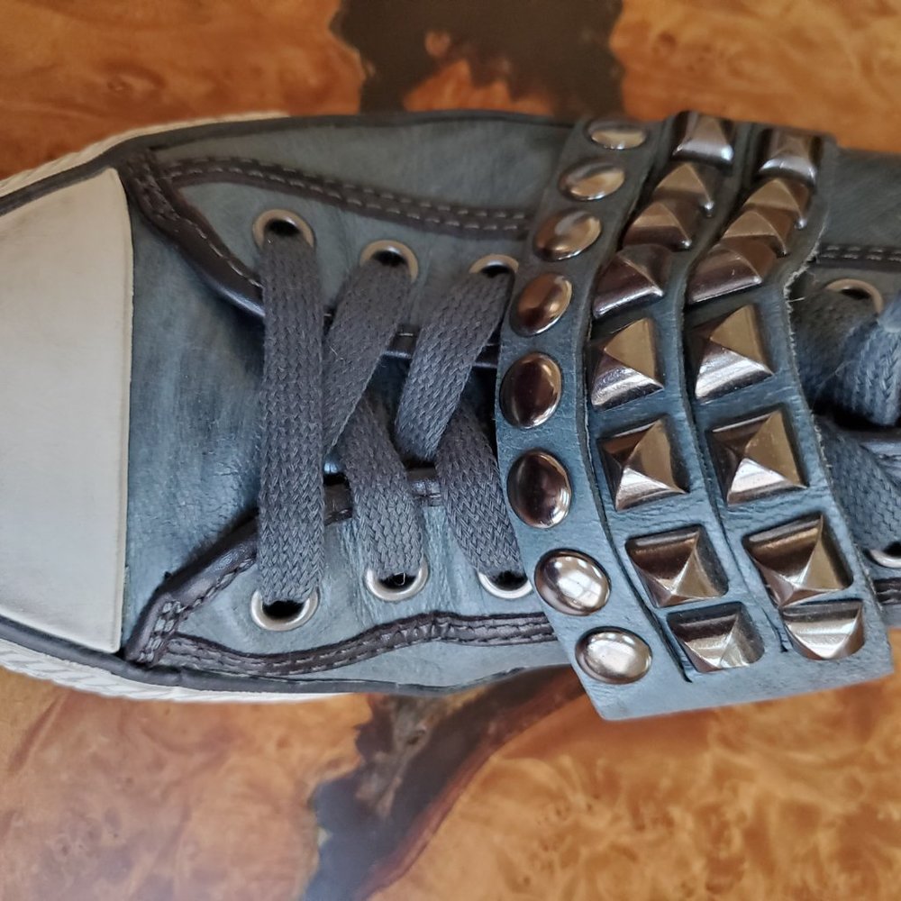 MCQ Alexander McQueen leather studded sneaker - Picture 8 of 9